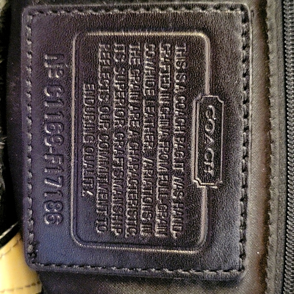 Vintage Coach Leather Handbag and Wrislet - Picture 16 of 16